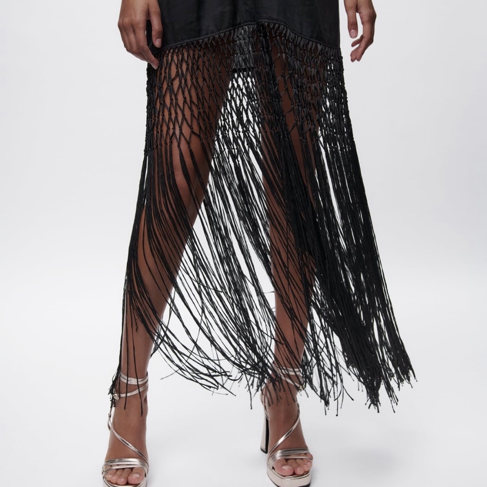 Zara limited edition fringe linen backless dress you cannot miss - Picture 6 of 11